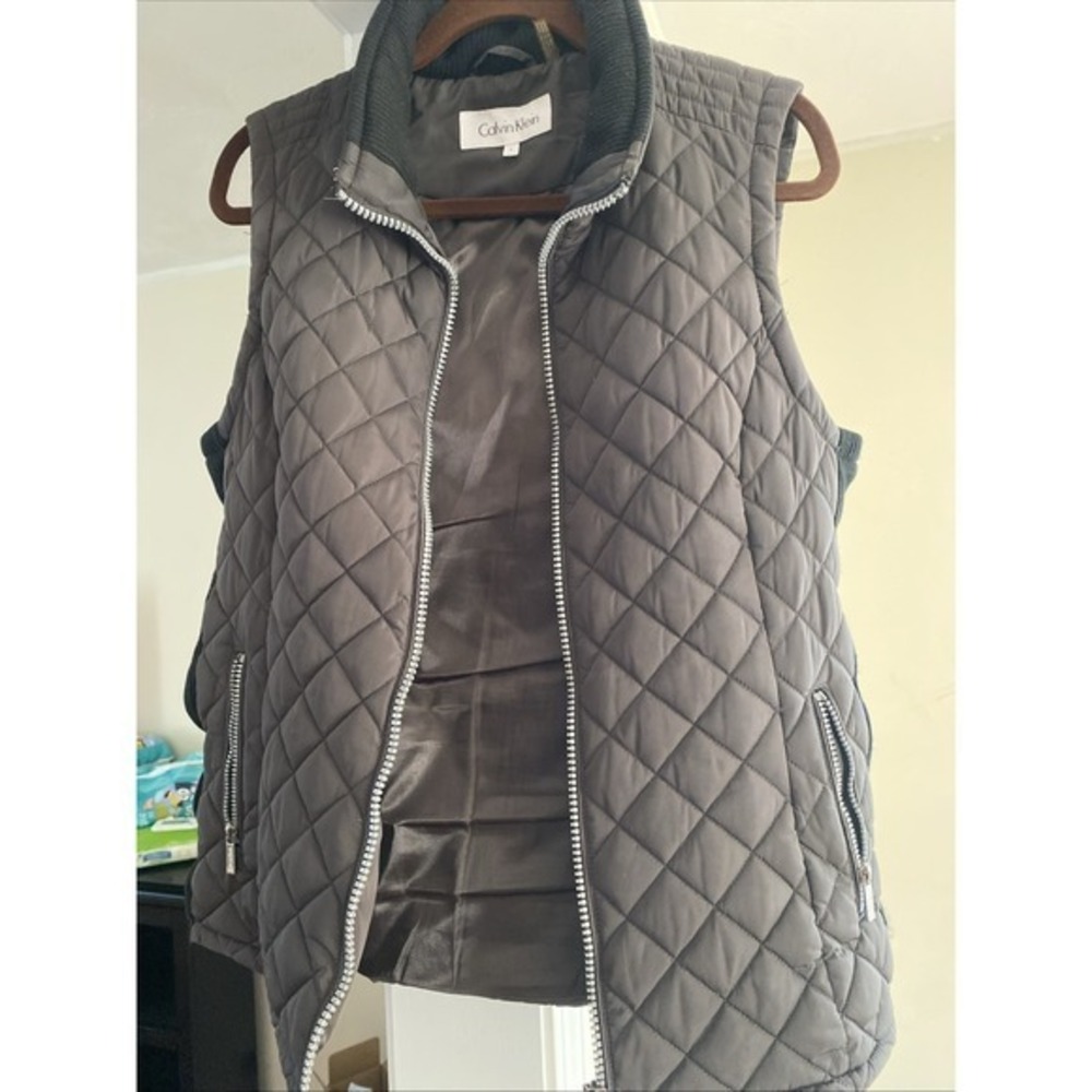 Calvin Klein Women's Puffer Vest L Black 101